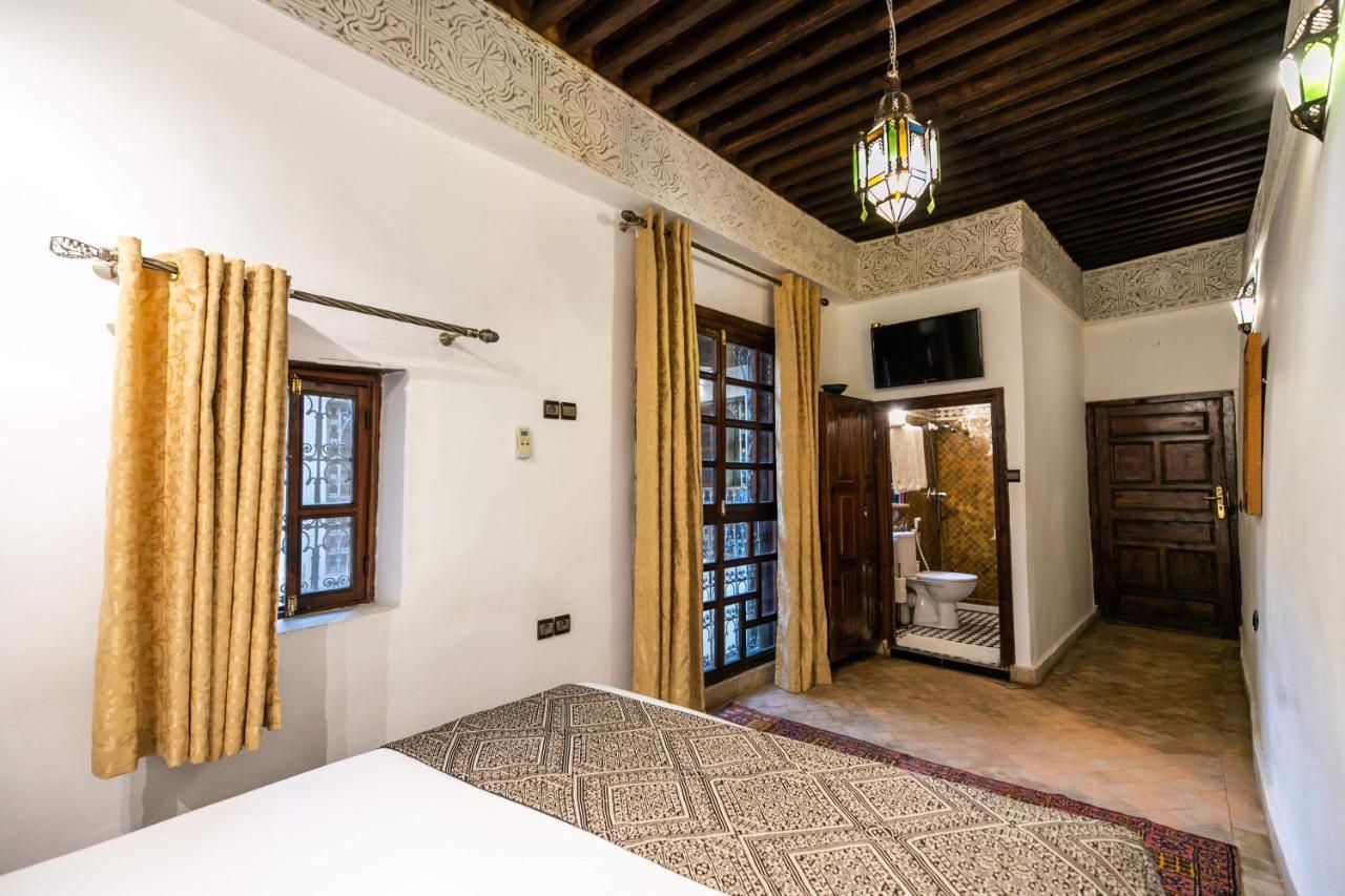 Riad Fes Aicha Buitenkant foto
