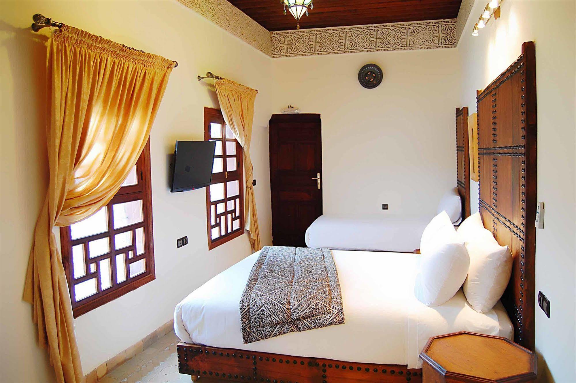 Riad Fes Aicha Buitenkant foto
